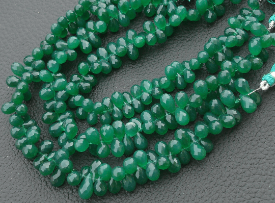 6 Inch Strand, EMERALD GREEN CHALCEDONY Faceted Drops Shape Briolettes, Aprx 9-10mm Long size,Gorgeous